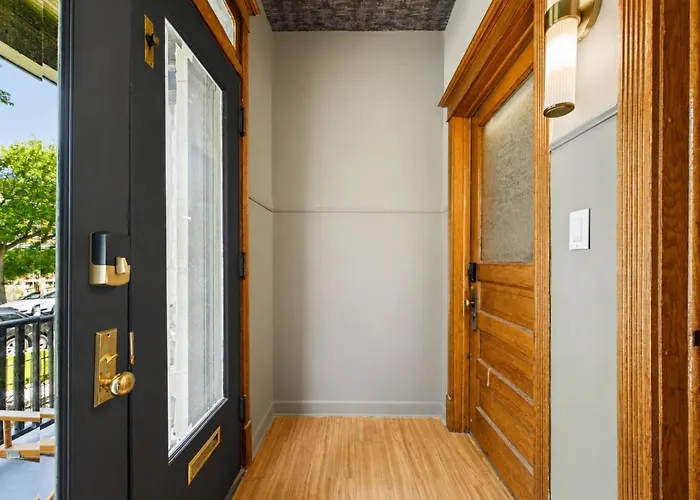 The Velvet Manor Luxe 3br Jacuzzi Garage Apartment Chicago