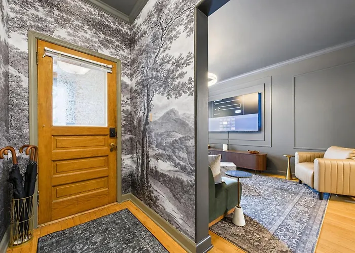 The Velvet Manor Luxe 3br Jacuzzi Garage Chicago