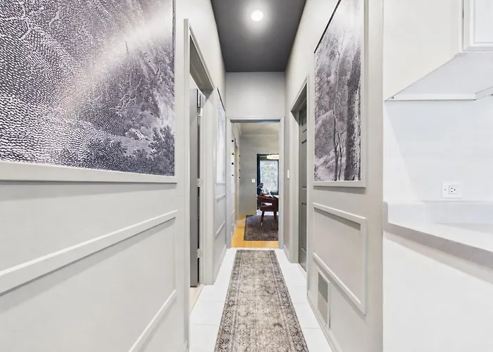 The Velvet Manor Luxe 3br Jacuzzi Garage Chicago