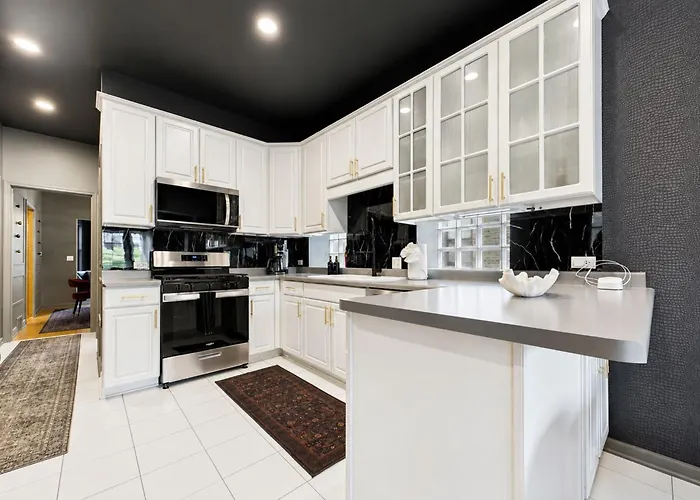 The Velvet Manor Luxe 3br Jacuzzi Garage