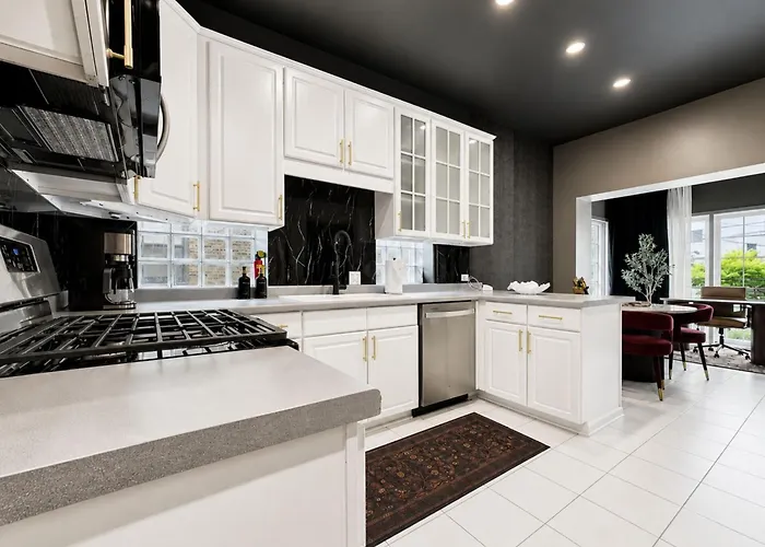 Apartment The Velvet Manor Luxe 3br Jacuzzi Garage