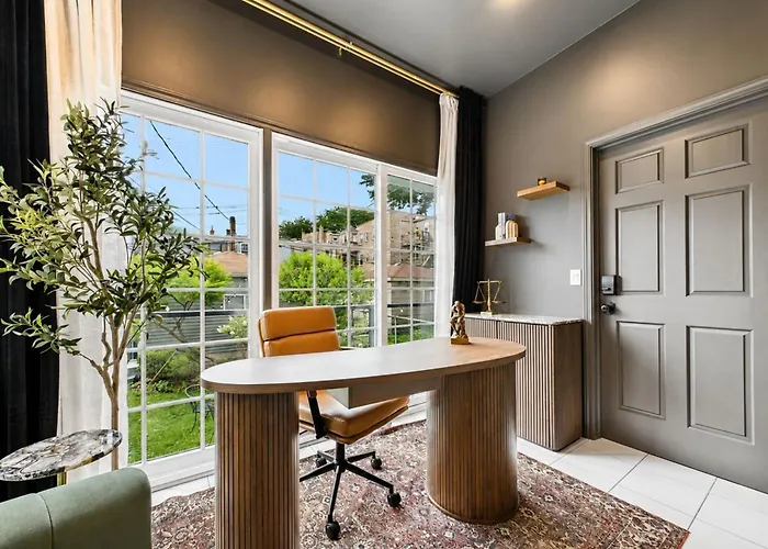 The Velvet Manor Luxe 3br Jacuzzi Garage Apartment *
