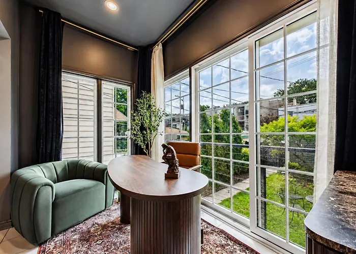 The Velvet Manor Luxe 3br Jacuzzi Garage Apartment Chicago