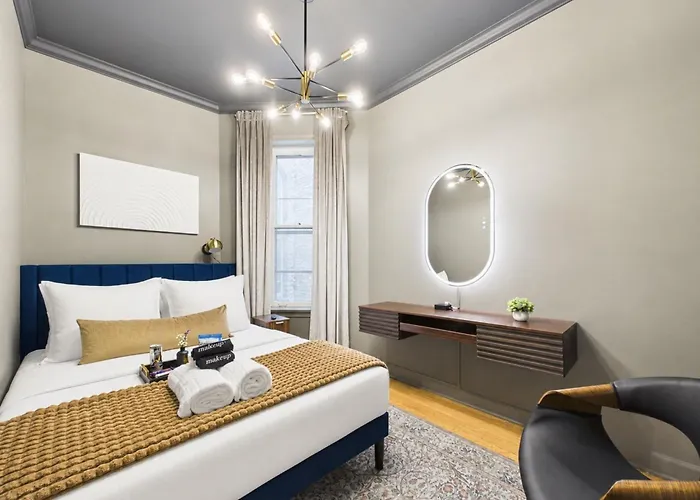 The Velvet Manor Luxe 3br Jacuzzi Garage Apartment *