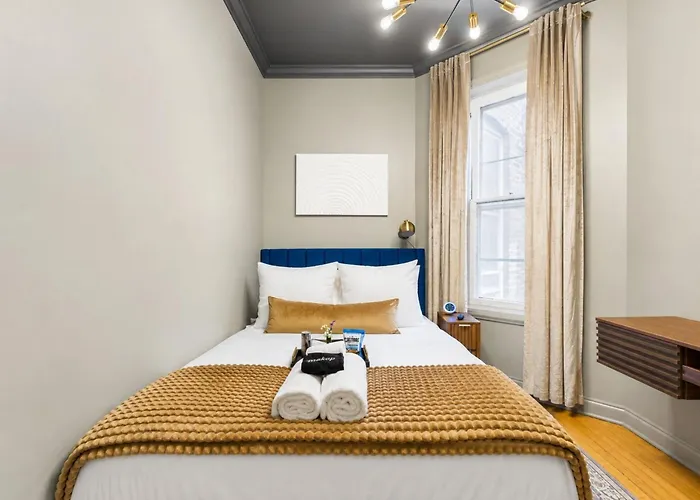 The Velvet Manor Luxe 3br Jacuzzi Garage Apartment Chicago