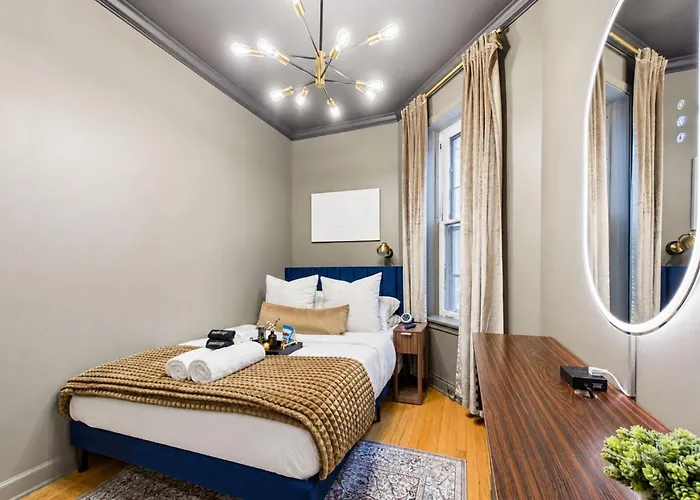 The Velvet Manor Luxe 3br Jacuzzi Garage Chicago