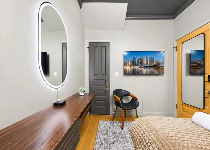 The Velvet Manor Luxe 3br Jacuzzi Garage Apartment Chicago